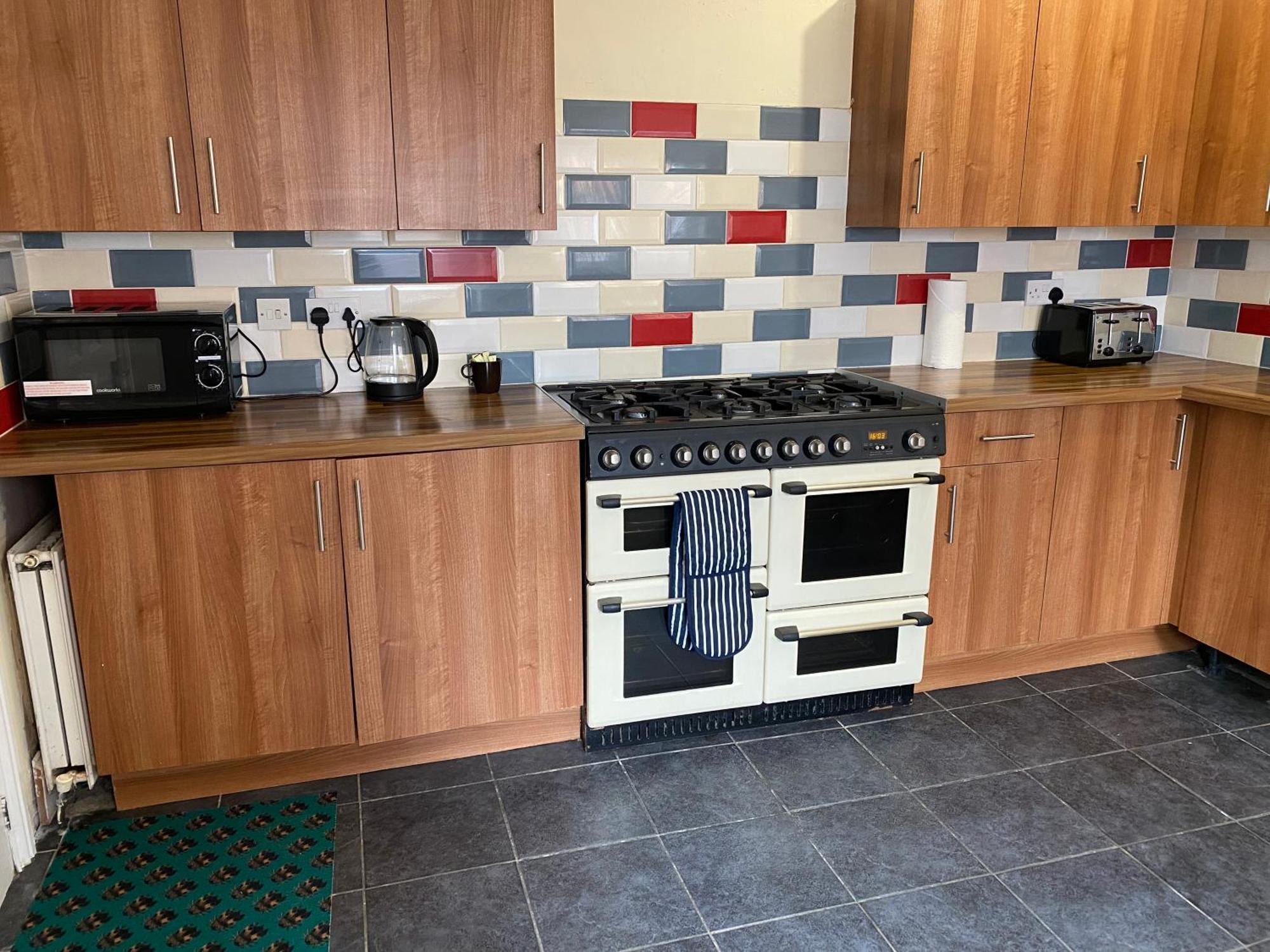 Berks Luxury Serviced Apartments,5 Bedrooms, 5 Double Beds, 2 Bathrooms, Free Super Fast Wifi & Parking Earley Exterior foto